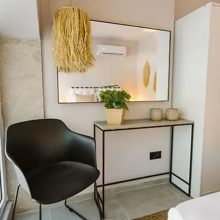 דירה Manolis Loft Apartment, Rhodes Town עיר רודוס