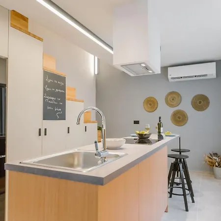 Manolis Loft Apartment, Rhodes Town עיר רודוס
